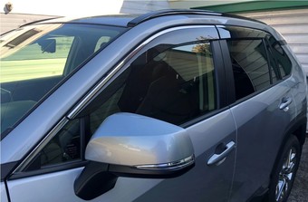 Ветровики на окна rav4 2020 premium с хром молдингом