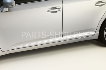 Молдинги боковые на двери хромированные для Avensis