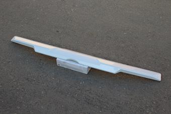 Спойлер Modellista заднего стекла LC300 белый перл.