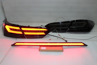 Фонари с планкой Camry V70, с динамической подсветкой