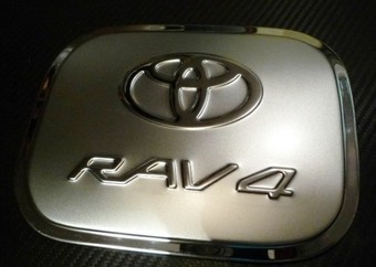 Накладка на люк бензобака RAV4